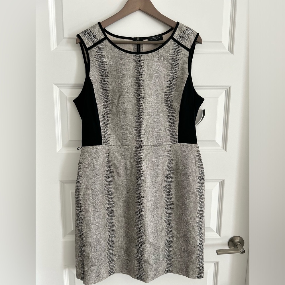 Tahari Faux Snake Dress Cream Black Size 14P Petite